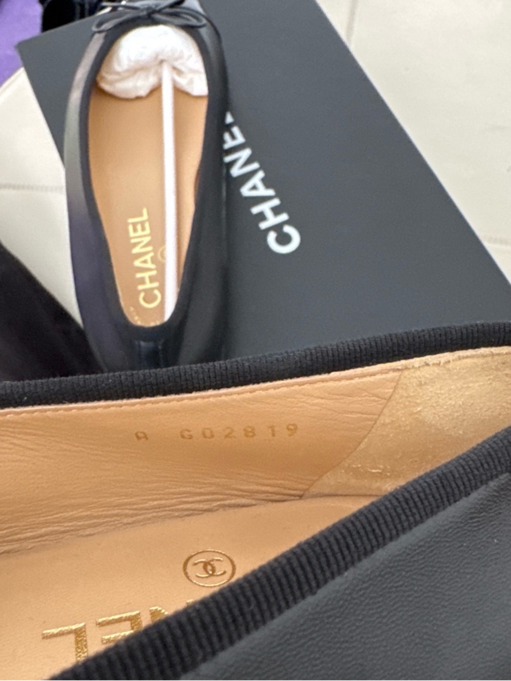 CHANEL Ballet Flats - Lambskin and Patent - Picture 5 of 5